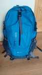 Plecak trekkingowy Alpinus 35l 
Plecak wyposażony jest w z