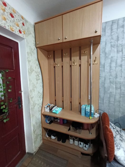 Ліжко двоспальне,вішак,стіл