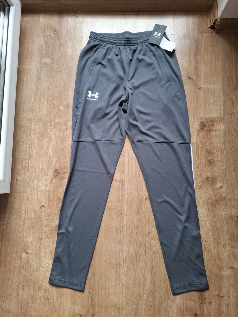 Spodnie dresowe Under Armour S nowe