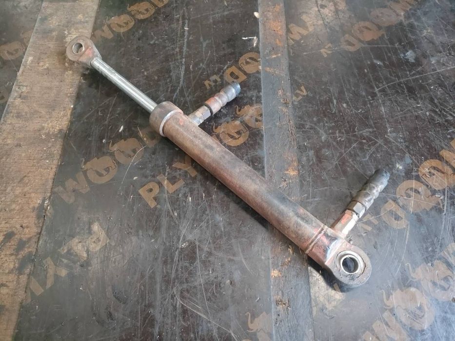 SIŁOWNIK HYDRAULICZNY KABINY STAR 200