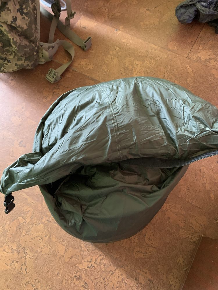 Военные снаряжения , одежда , спальник, рюкзак