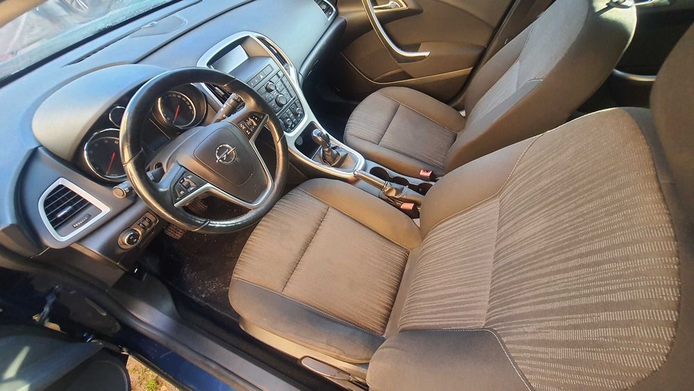 Prosto z lawety Opel Astra J 2011r. 1.4 benzyna 140KM okazja