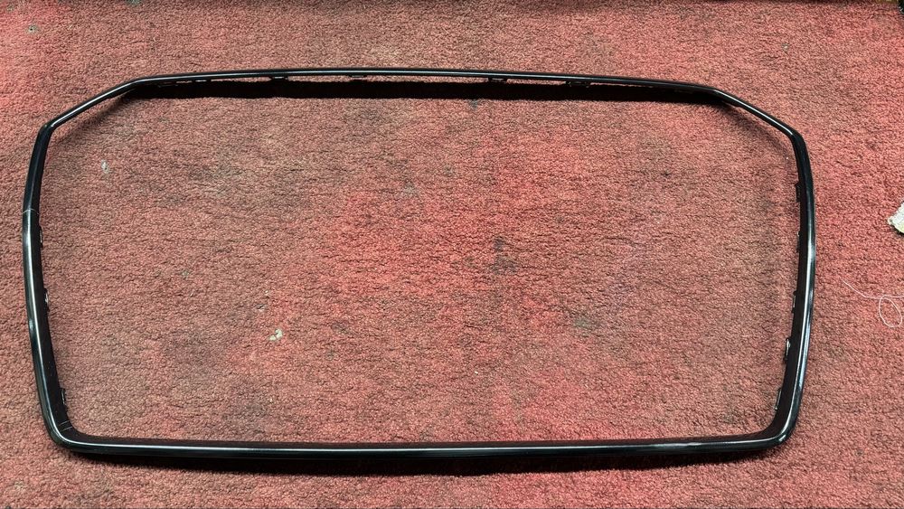 Чорна накладка на передню решітку бампера Ауді а6 с7 Audi A6