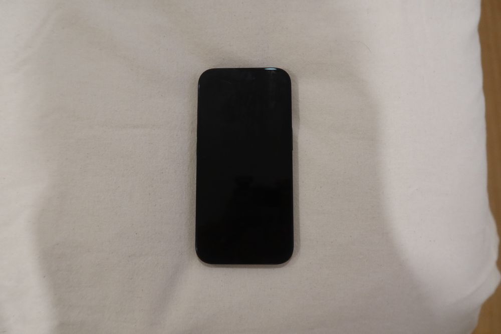 iPhone 16 - 256GB (carregador original + capa)