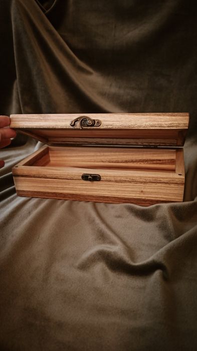Шкатулка з натурального дерева Горіх