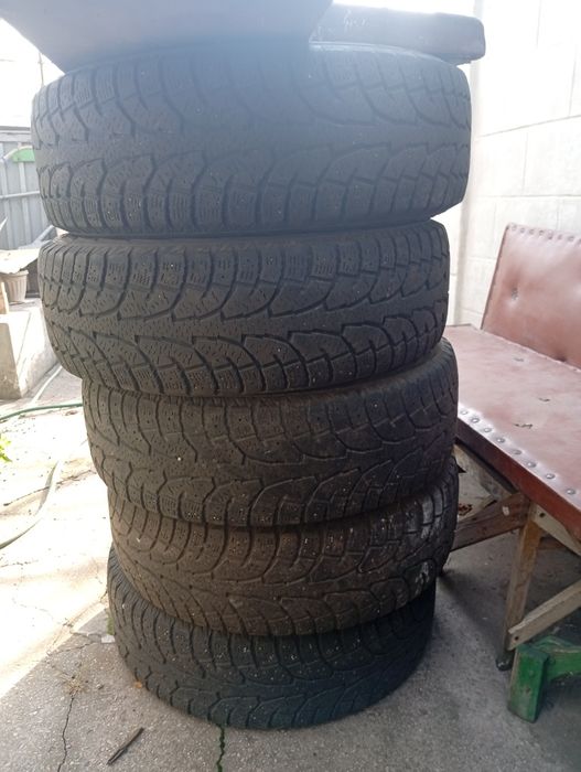 Продам  зимнюю резину 225/65 R17