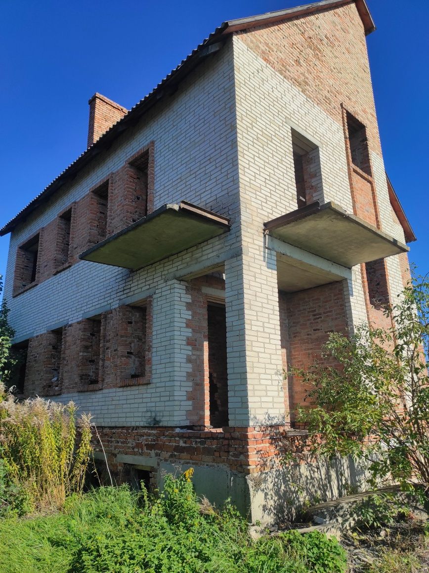 Продам будинок в селі Забороль.