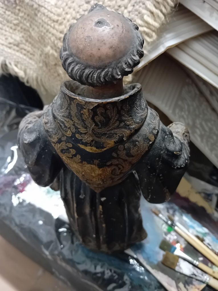 Antiga estatueta de santo António