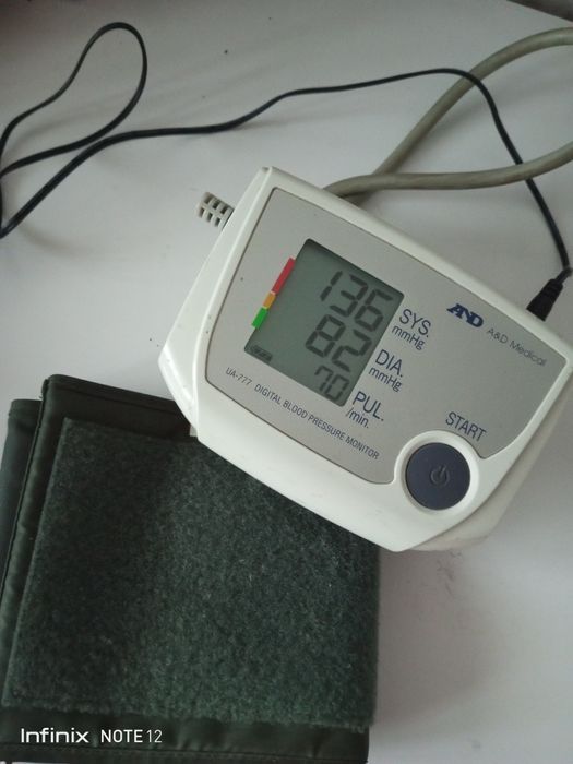 Тонометр AND. Японія.