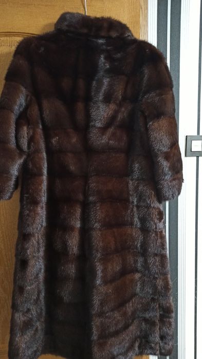 Продам норкову шубу, М