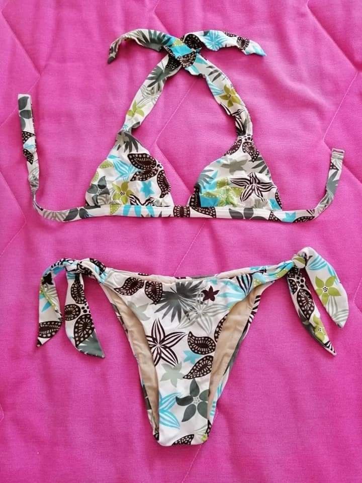 Vários bikinis tamanho S