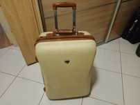 Пластиковый чемодан IT international traveller