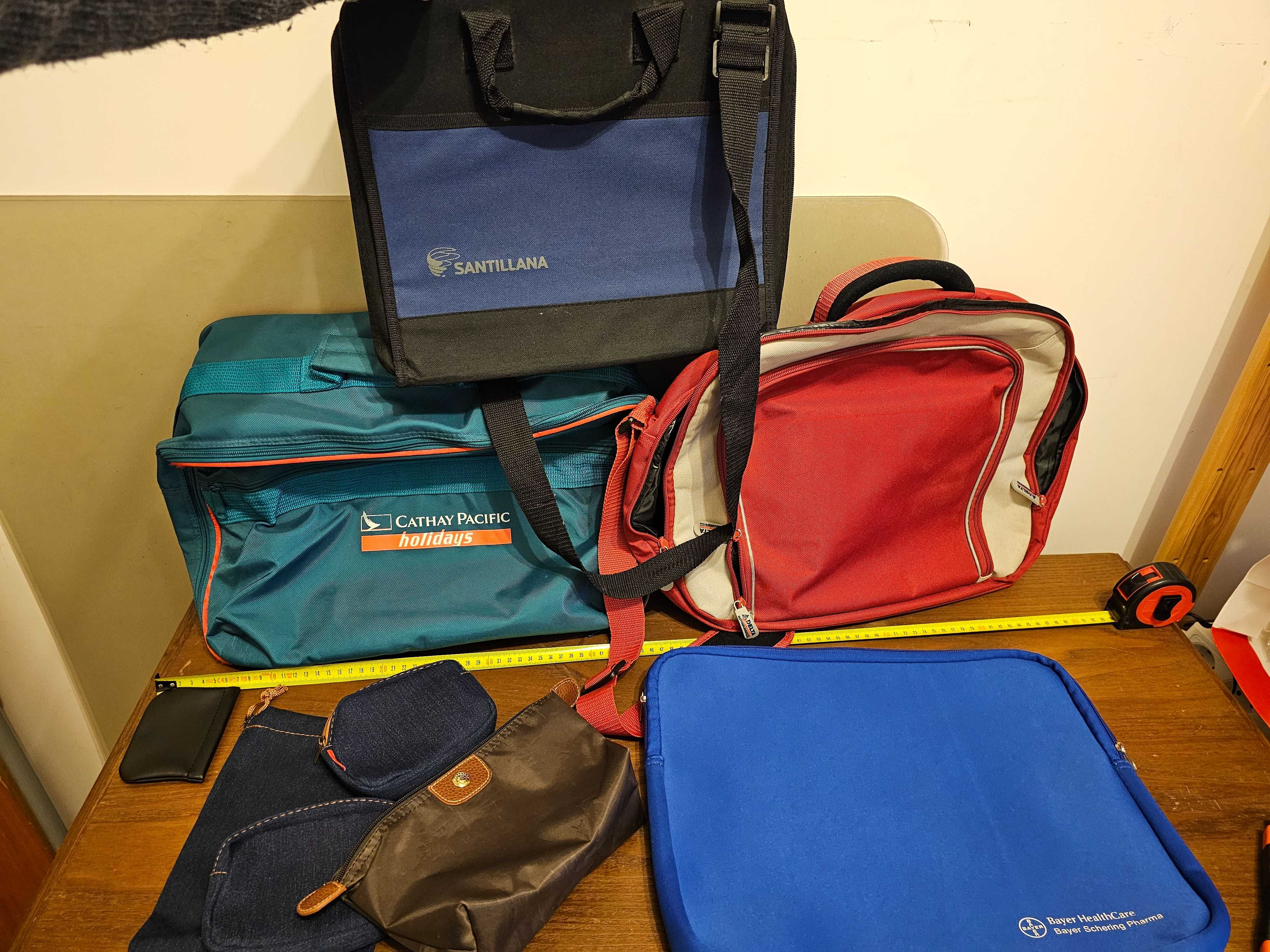9 malas de viagem. Capas de portátil, estojos pequenos...