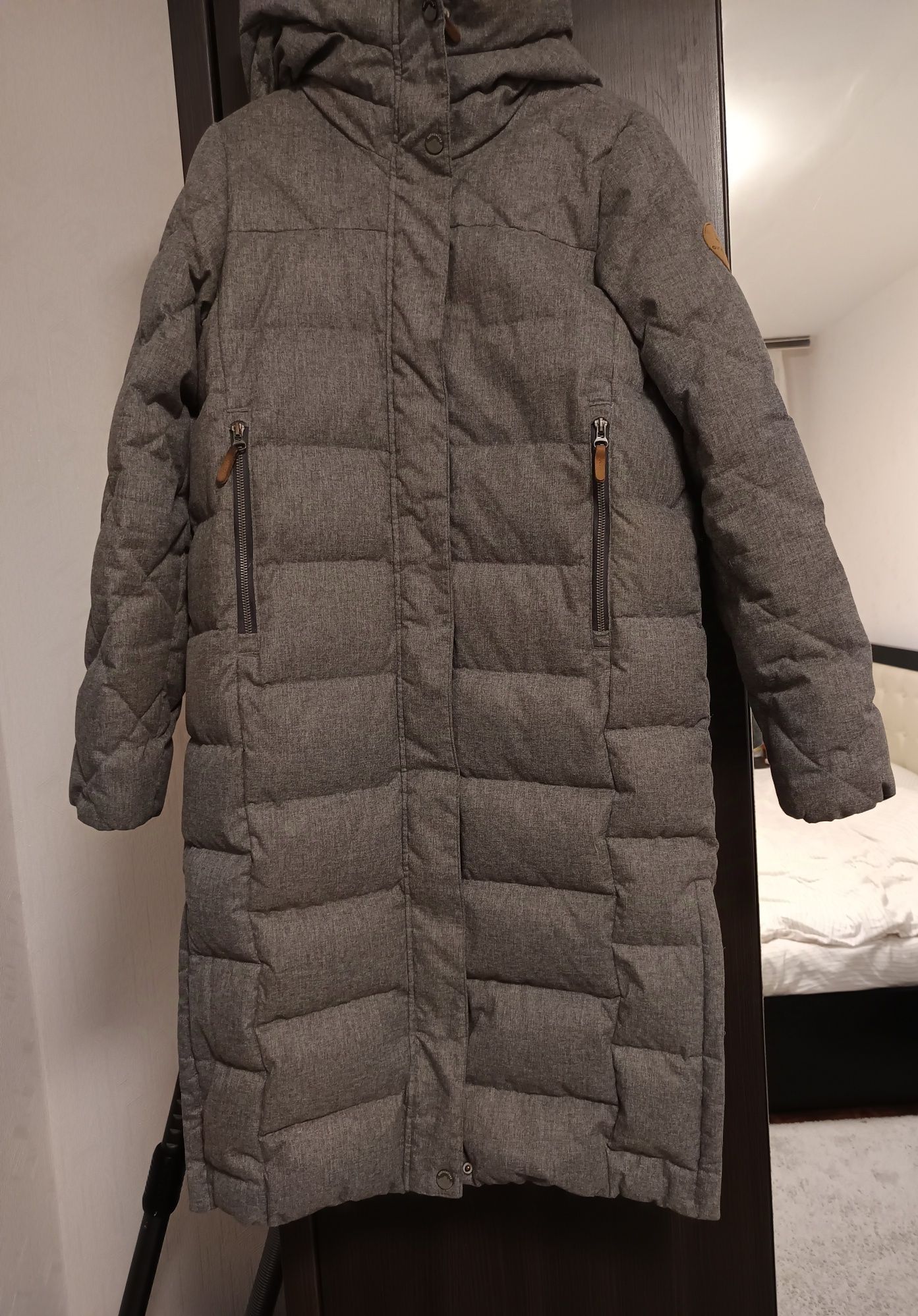 Продам б/в зимовий пуховик