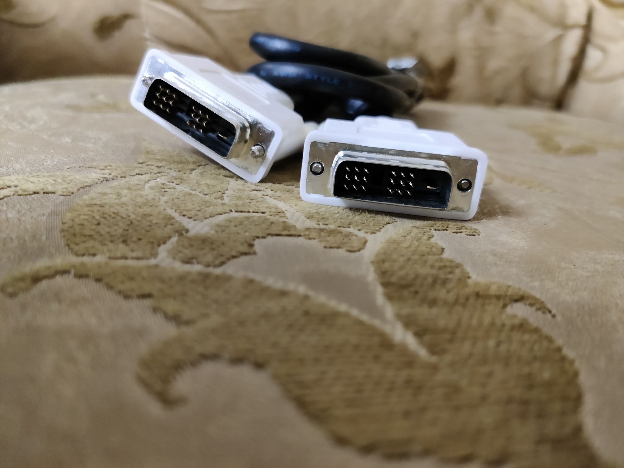 Продам Кабель DVI/DVI 1.5m новый не дорого