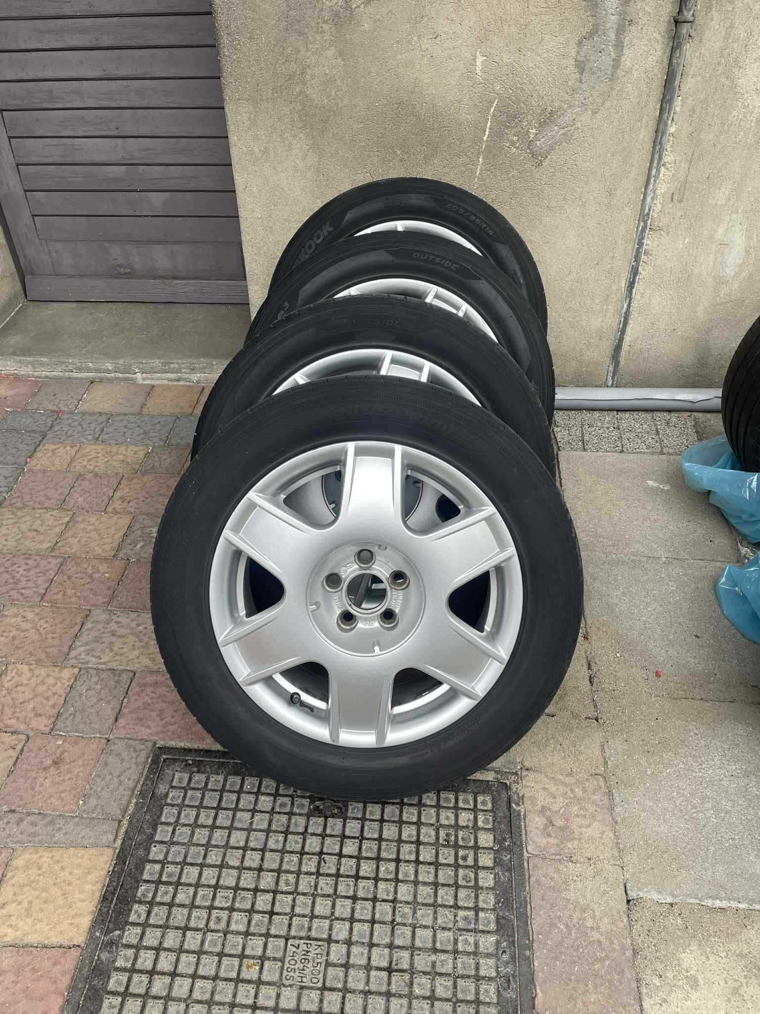 Felgi VW 16 5x100 z letnimi oponami Hankook
