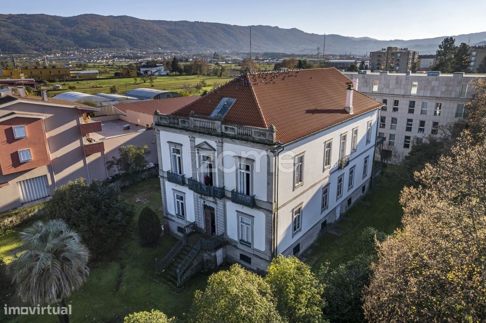 Palacete em Chaves - Condomínio APTs de luxo