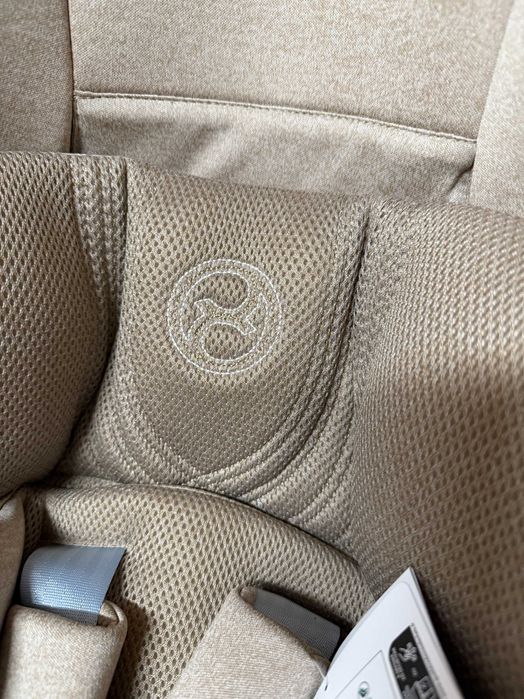 Cybex Cloud T i-Size Cozy Beige Fotelik z bazą T