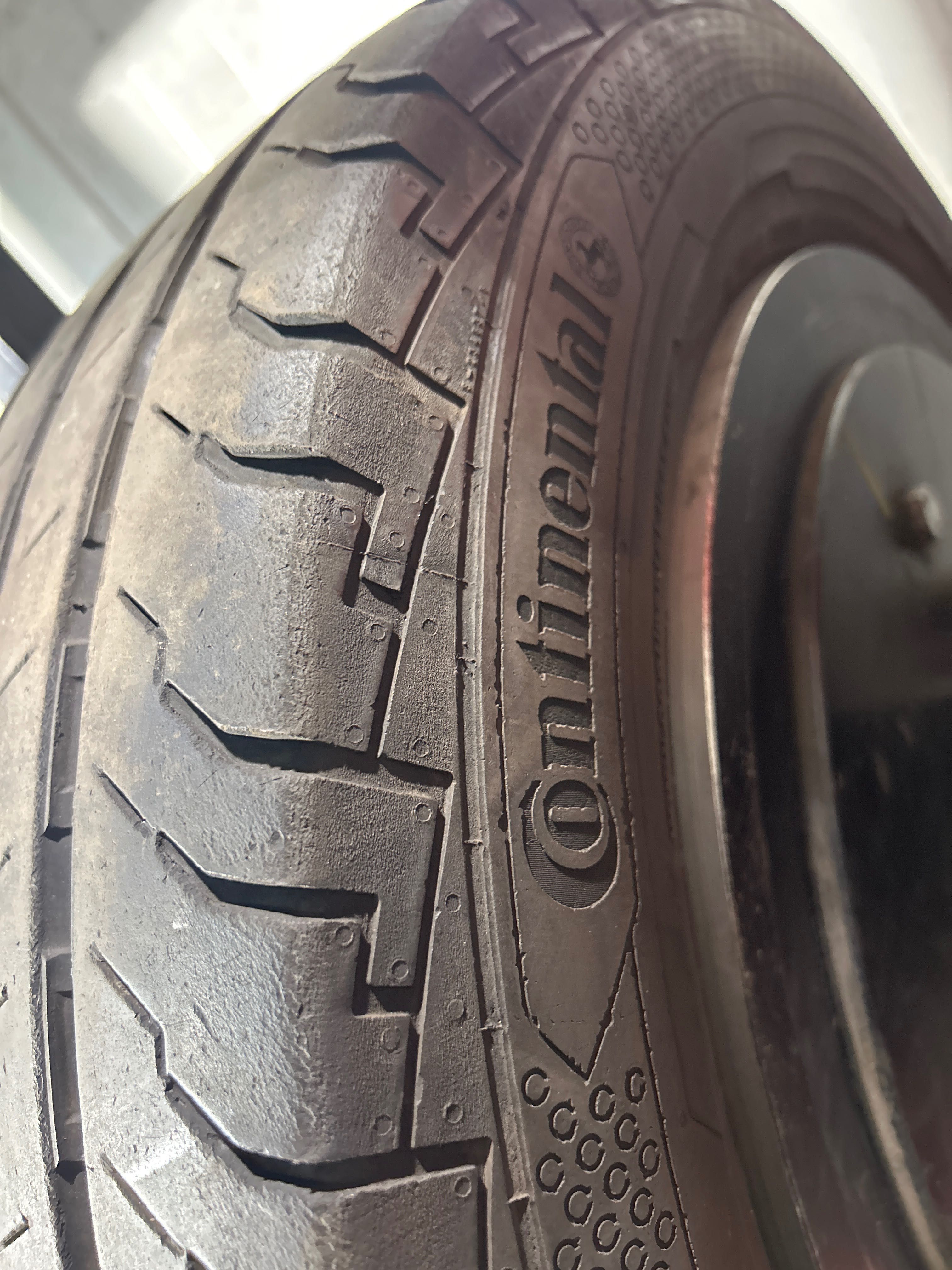 Continental ContiVanContact 100 215/70/15c 109/107S