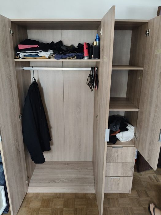 Armário com 3 portas e 3 gavetas em ótimo estado