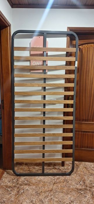 Estrado para cama de solteiro e cama de casal