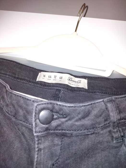 Jeansy Denim Co 16/44 czarne, wysoki stan, szarpane