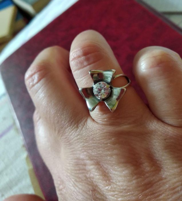 Серебрянное кольцо размер 18,5 с подвеской