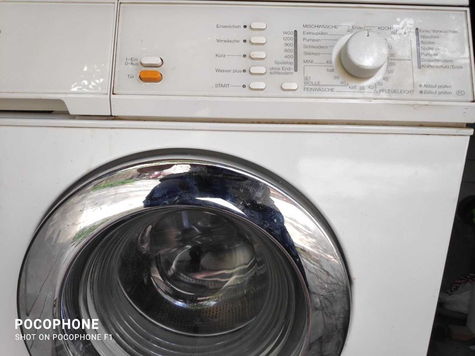 Пральна машина Miele.