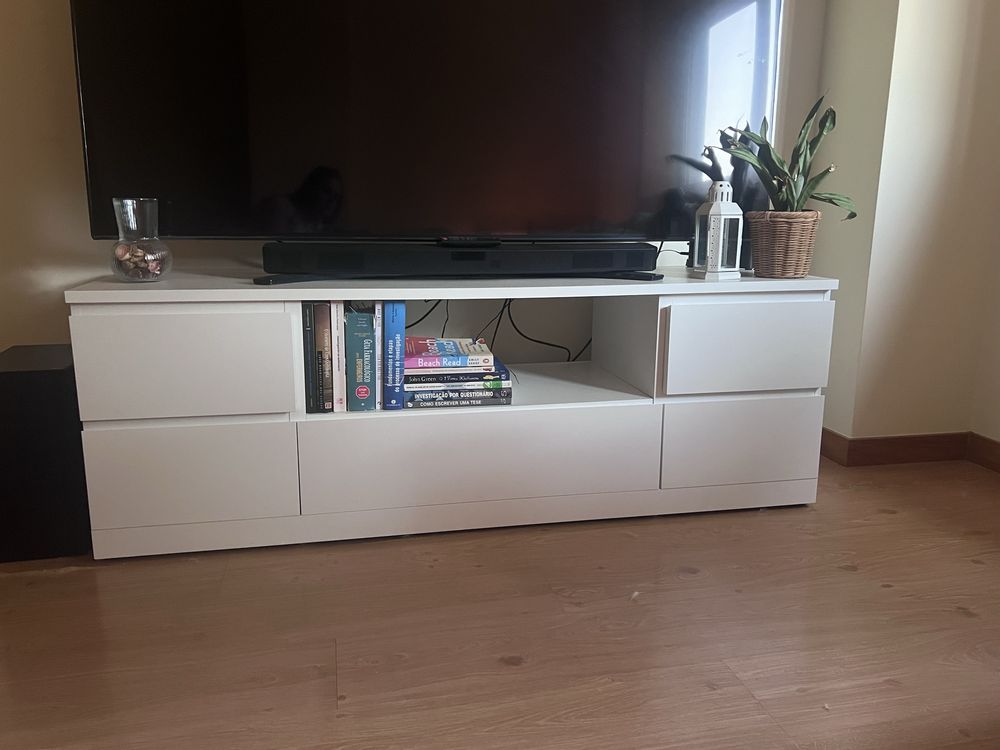Vendo Móvel Televisão com 2Anos