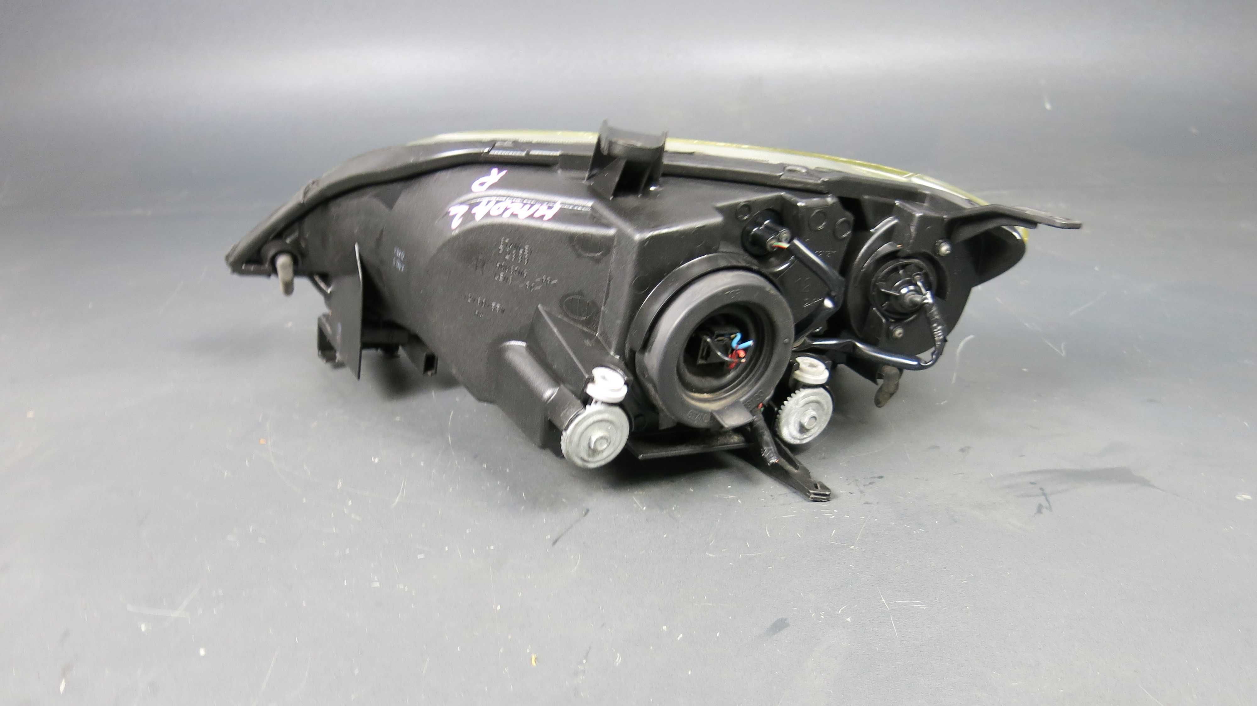 Mazda 2 lampa reflektor przedni przód prawy Europa