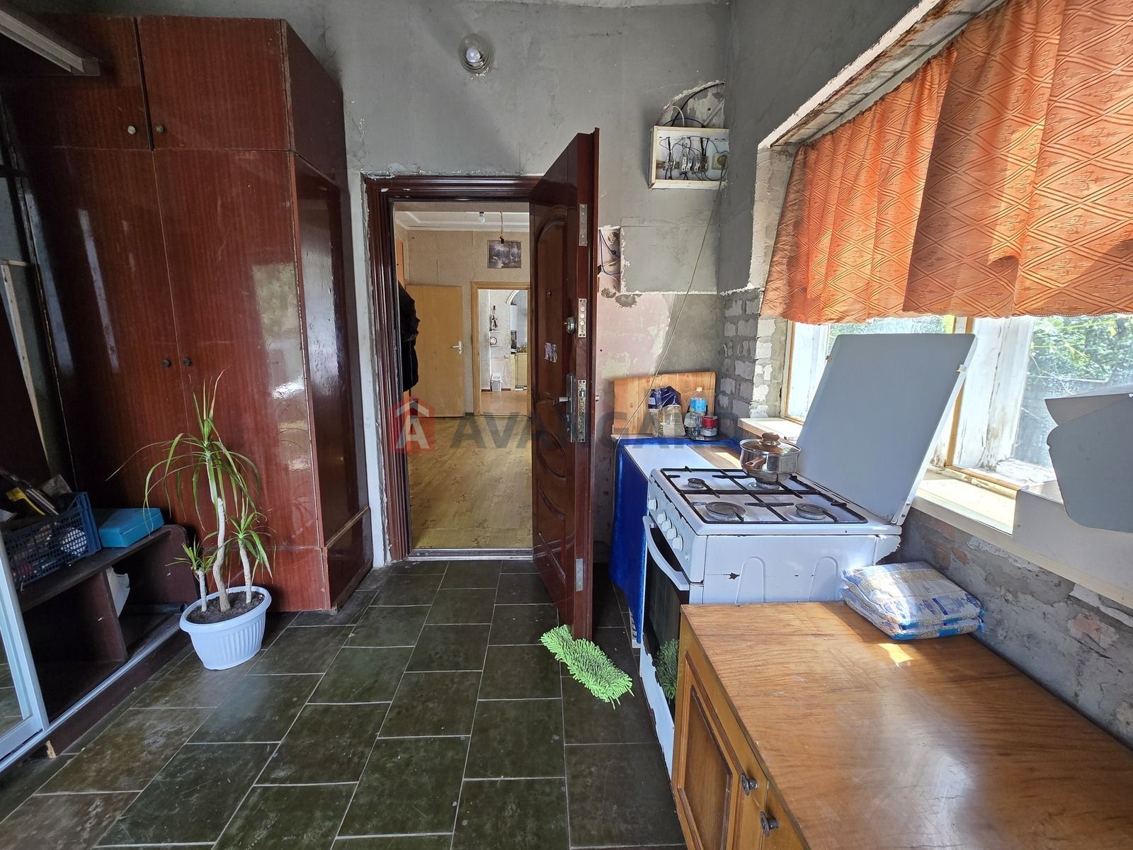 Продаю будинок з великим подвір’ям по вул. Гуртова, АНД район