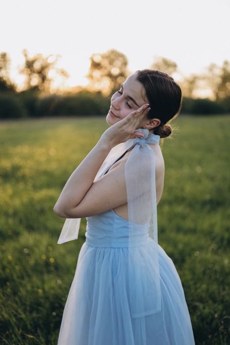 Продам або дам в оренду сукню випускну, вечірню