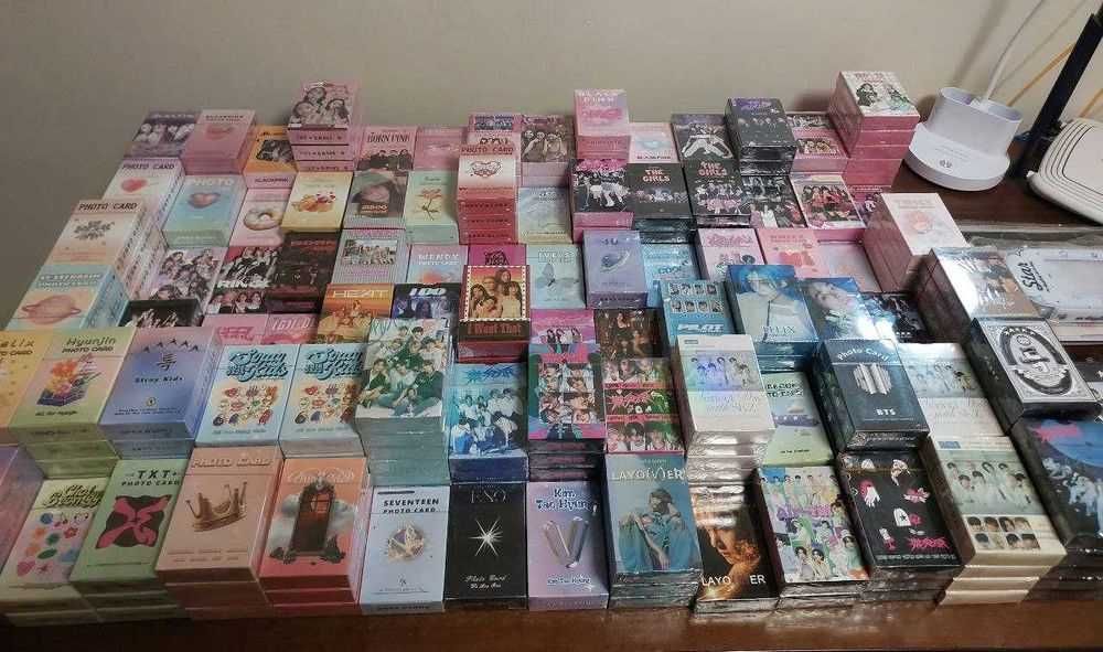 Набори k-pop карток різноманітних груп