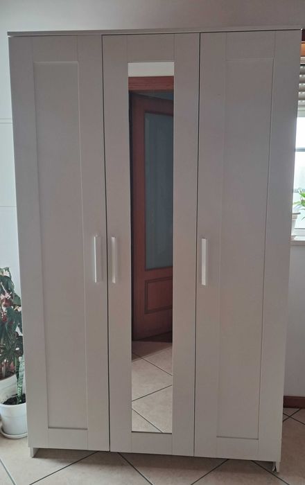 Roupeiro IKEA brimnes