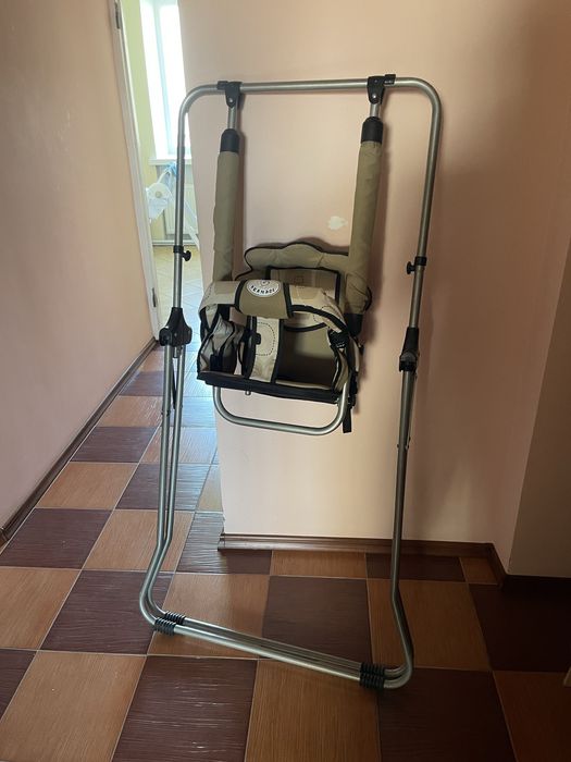 Дитяча гойдалка на ніжках, складається