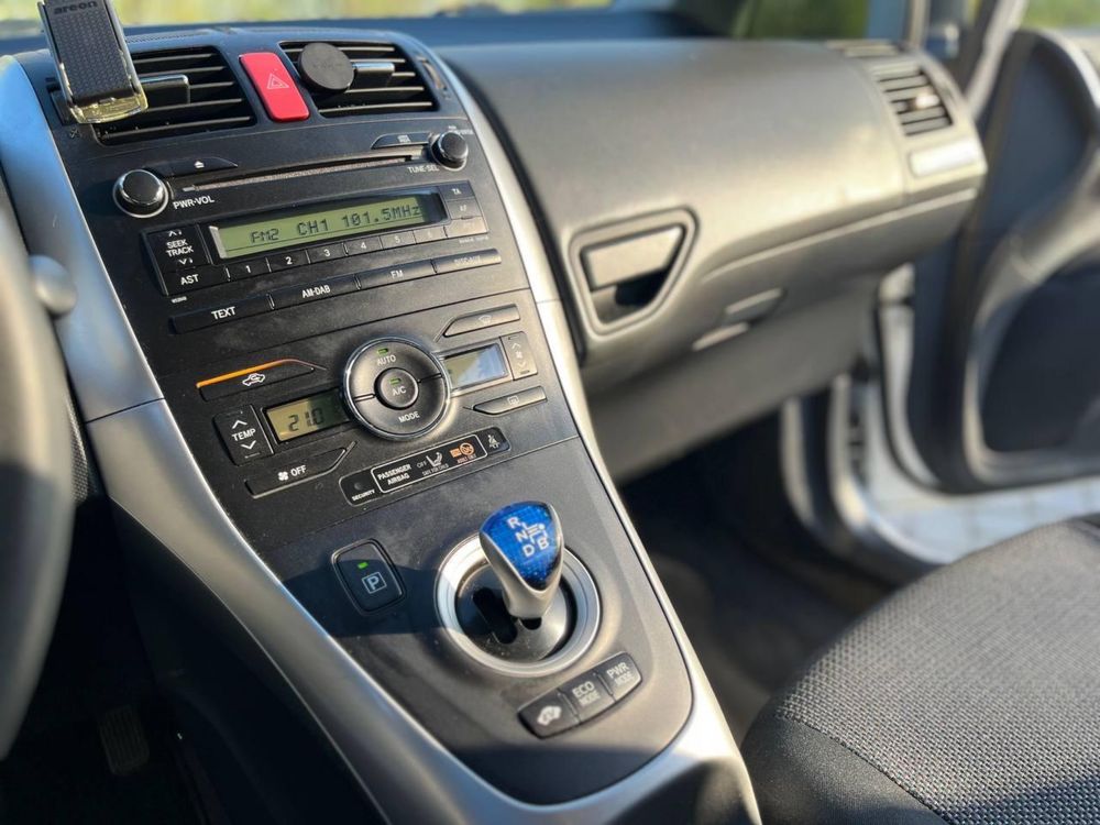 Toyota Auris 2011 гібрид
