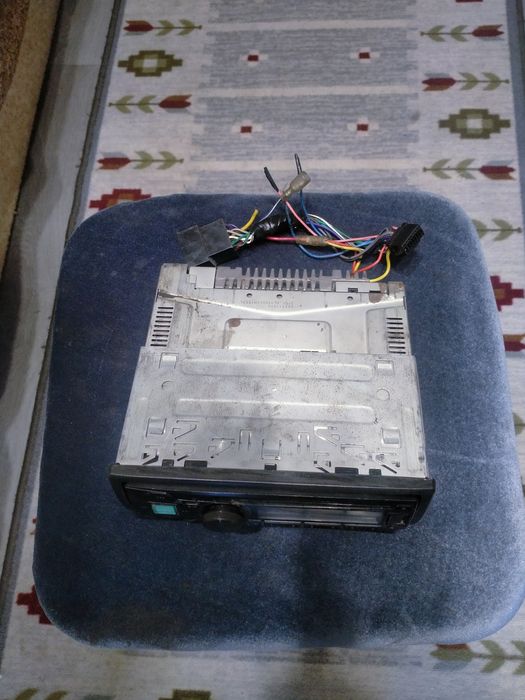 Alpine CDE-170R магнитола с блютузом