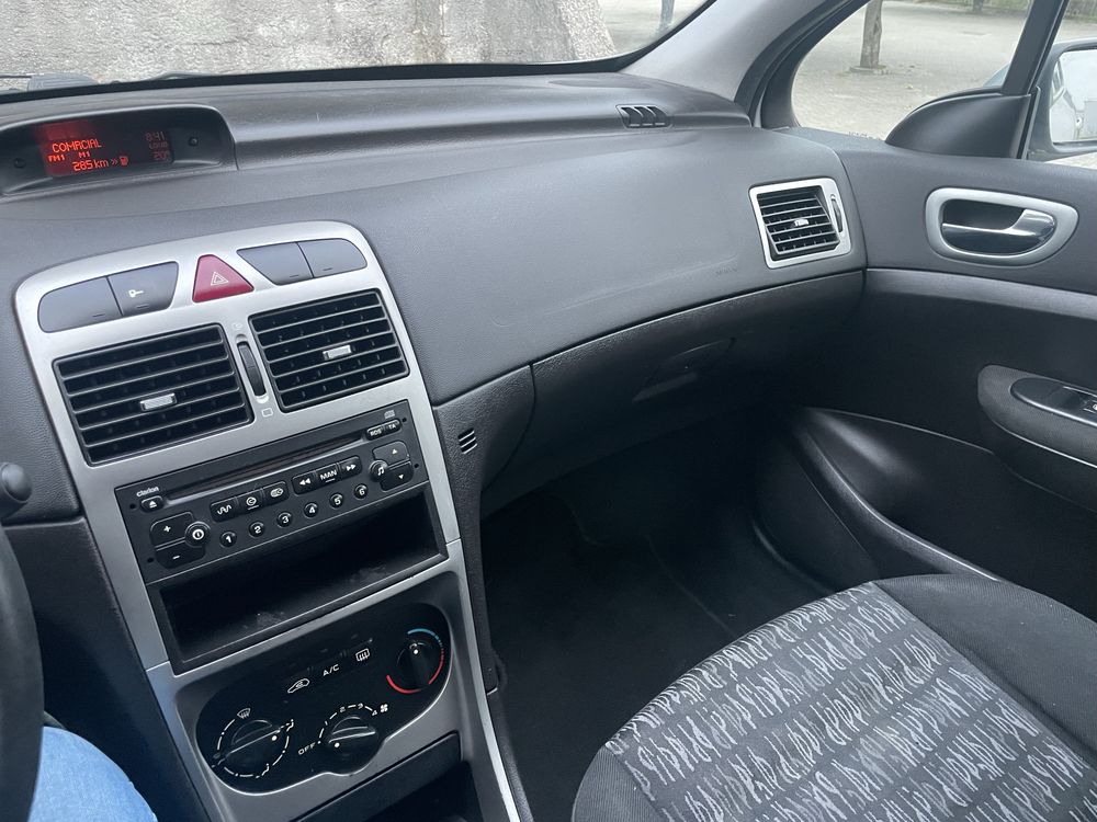Vende-se Peugeot 307 1.4 a gasolina
