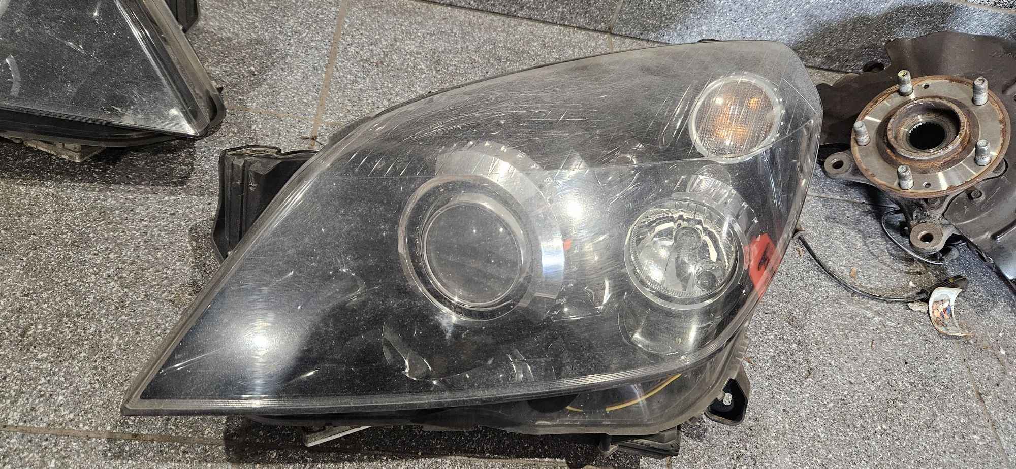 Astra H Lampa Przód Bixenon skretny
