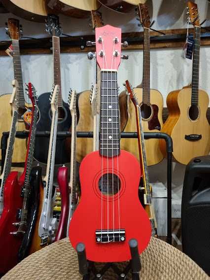 Ever Play Rainbow UC21SM+ Red drewniane ukulele sopranowe UC-21-SM