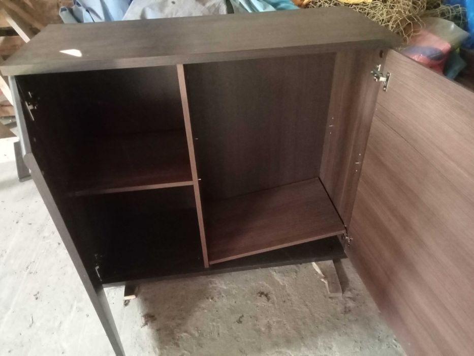 Sprzedam pojemną szafkę