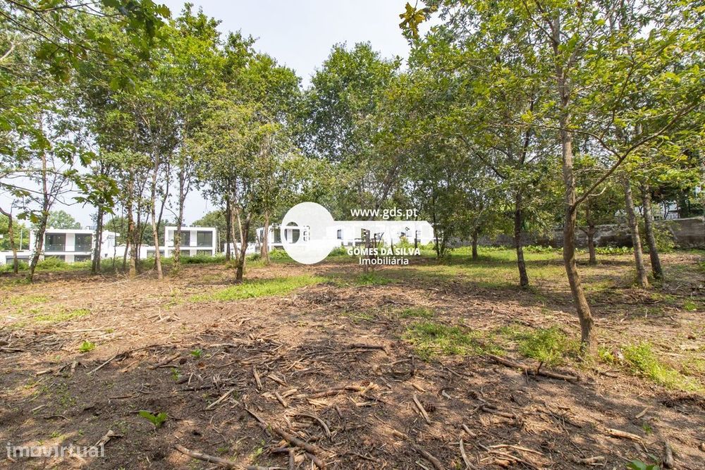 Terreno Rústico c/ cerca de 5000m2 em Celeirós