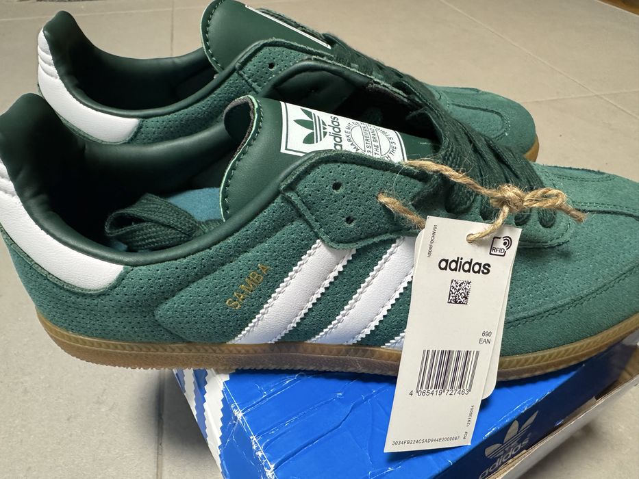 Ténis/sapatilhas da marca adidas samba tamanho 44 novos em folha.