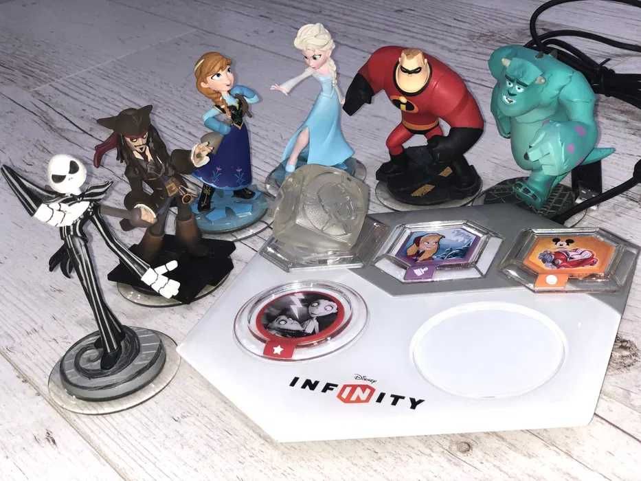 Zestaw 2 gier Xbox 360 Disney Universe + Disney Infinity + dodatki