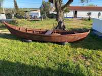 magnifica embarcação de madeira tipicamente portuguesa