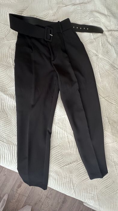 Брюки з ременем Zara