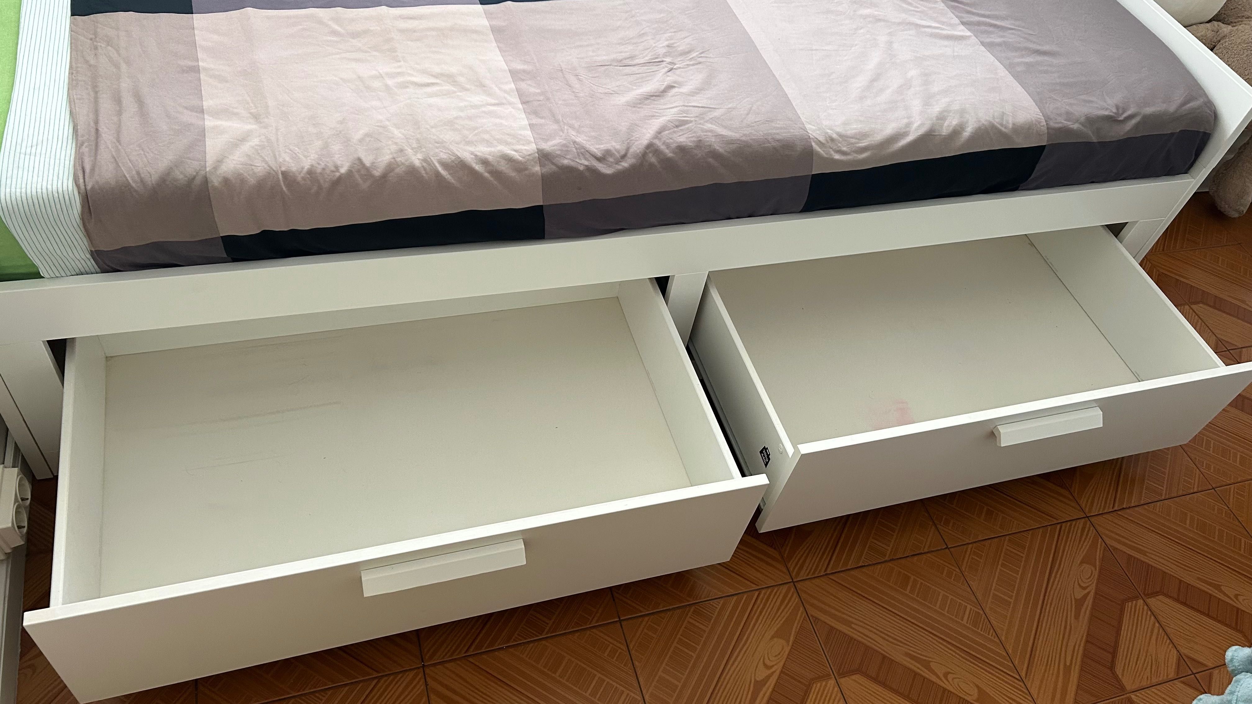 Cama com gavetas Ikea