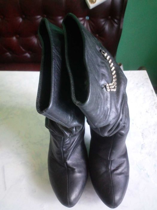 Сапоги жіночі в дуже файному стані.