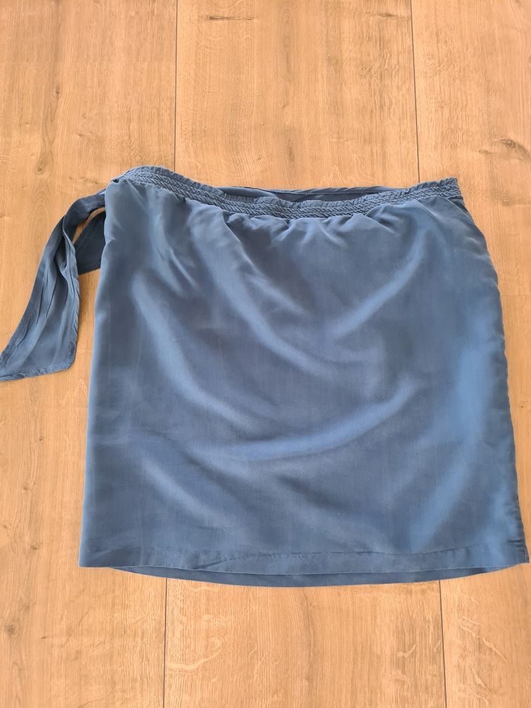Spódnica Spódniczka 100% Jedwab niebieska

:

kolor modra r. 42 Kopert