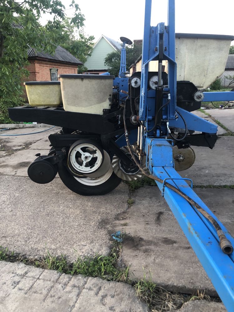 Продам сівалку Kinze 8 рядную ,No -Till.